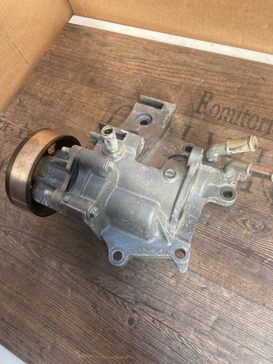 Original Hyundai Kia Venga 1.6 CVVT G4FC Wasserpumpe mit Halterung