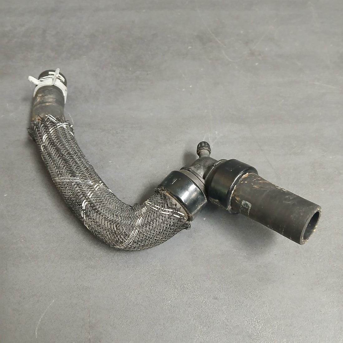 Renault Clio V Wasserkühlmittelleitung Schlauch 924102050R
