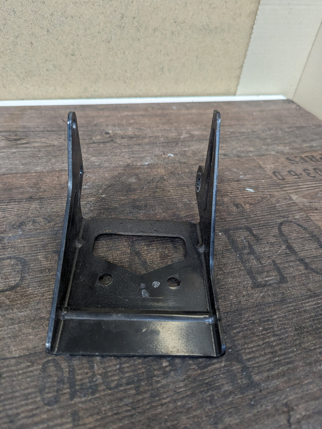 Befestigungshalter Motorabdeckung VW Skoda Audi 06A103309AS