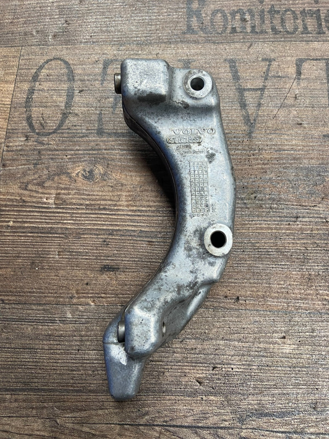 Original Volvo V40 2.0 D4 D4204T14 Steuerriemenspannhalterung 31401869