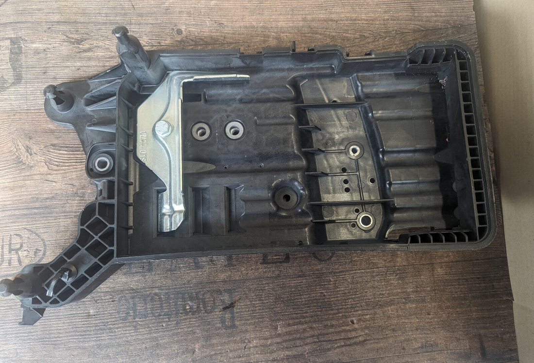 Volkswagen Tiguan Batteriehalterung 5QF803219B
