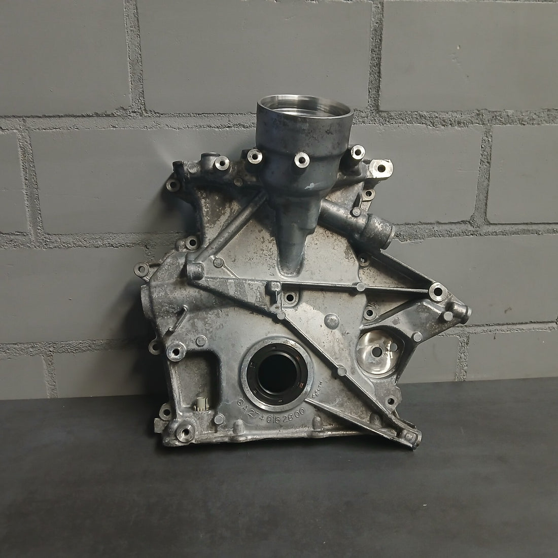 Original Mercedes-Benz Stirndeckel 2,0 A2740152800