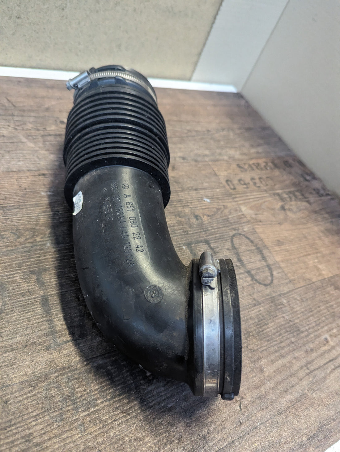 Mercedes-Benz W246 Reinluftkammer Ansaugschlauch A6510902242