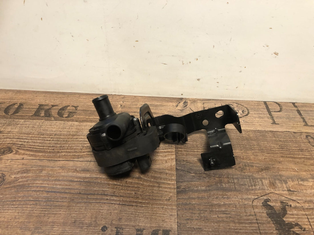 Original Mercedes Zusatzwasserpumpe A2118350364 A2118350028 A9108301801