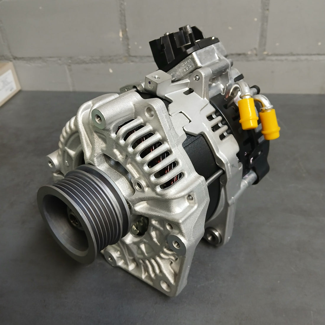 Original VW Drehstromgenerator Lichmaschine Generator 48V 250A 05E903020C