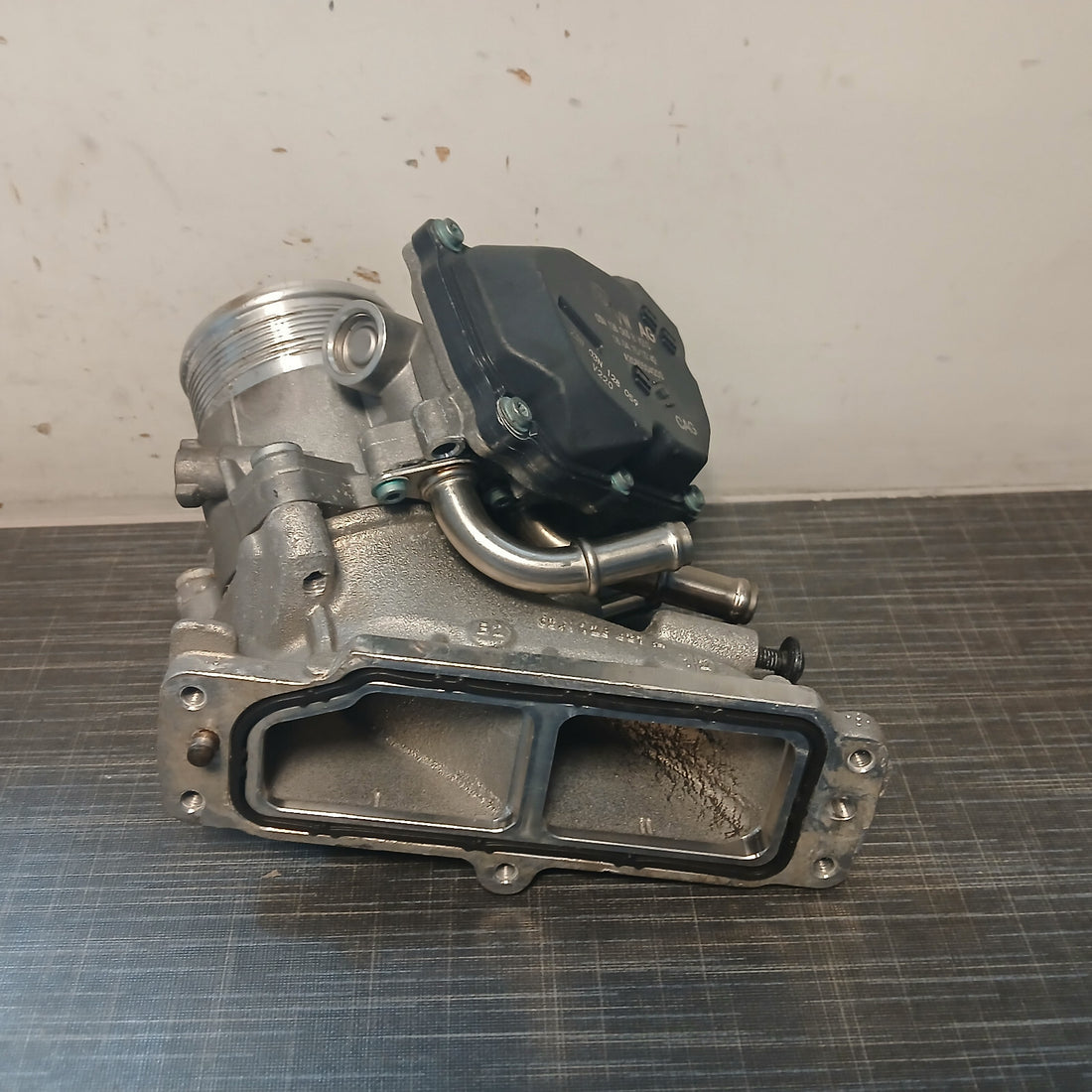 Original VW 2.0 Drosselklappe mit Ansaugstutzen 9806625280