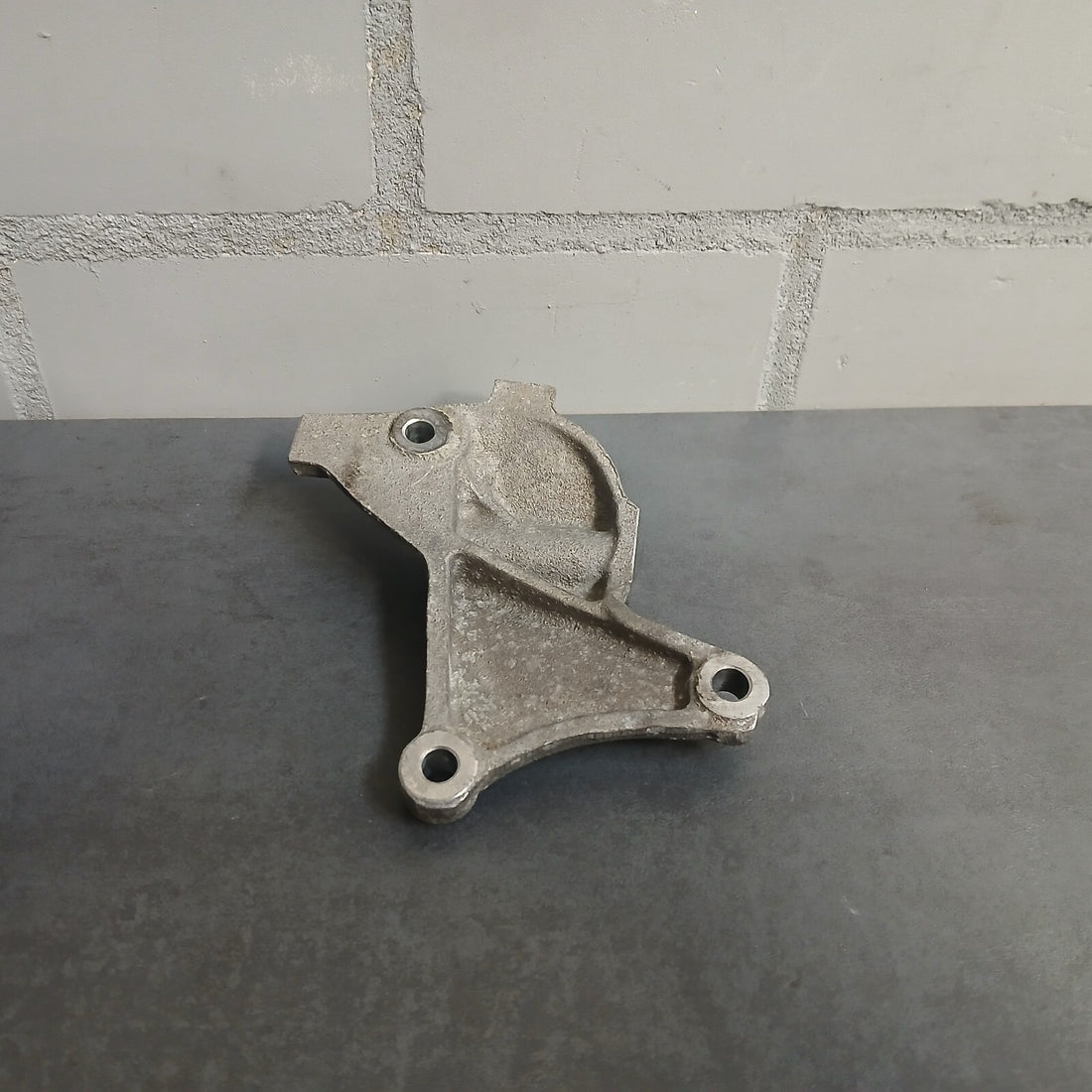 Lichtmaschine Halter | Mercedes Benz C63S AMG V6 V8 4,0 W213 | A1771550000