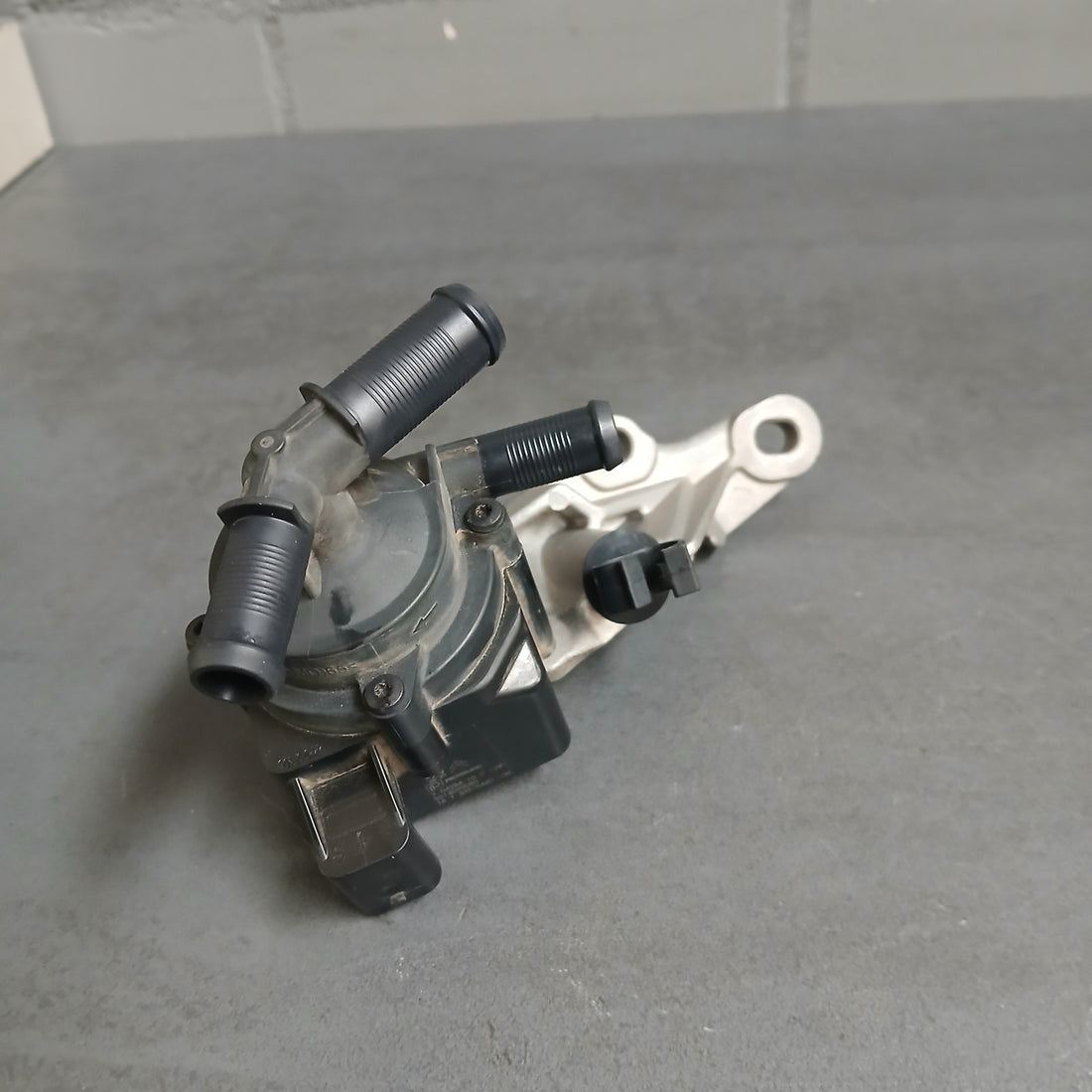 Original PSA Zusatzwasserpumpe Wasserpumpe 9814099080 mit Halter 334413070