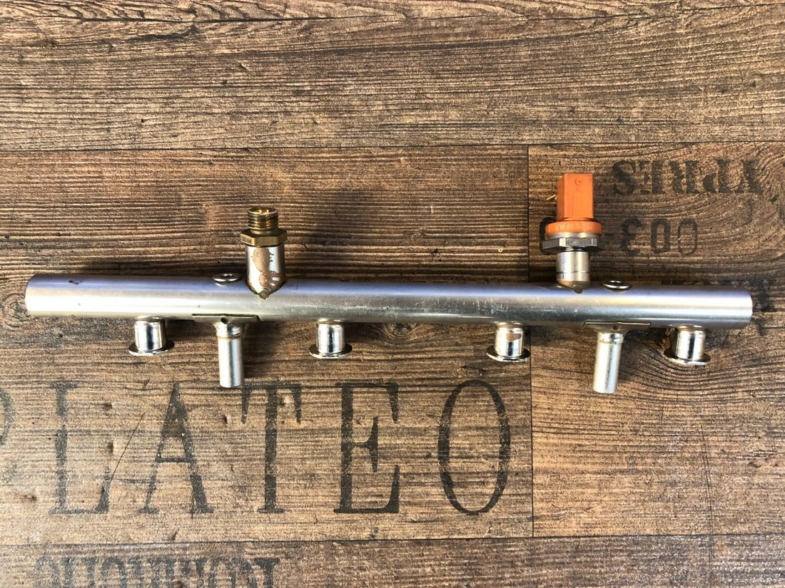 Original Volkswagen Audi 2.0 TSI Rail-Rohr Verteilerrohr mit Sensor