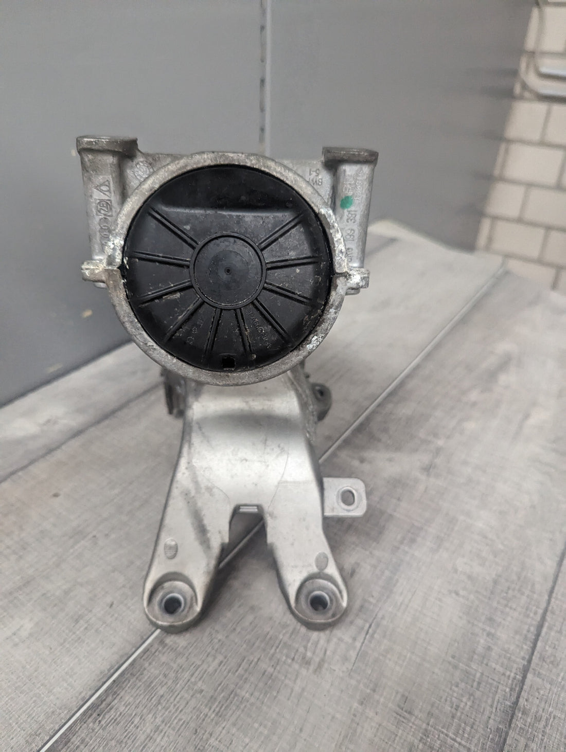 Motorhalter Audi A4 Audi Q5 8R0199381