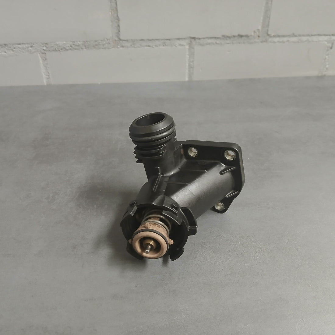 Kühlmittelregler Thermostatgehäuse VW Audi Seat Skoda 04L121111P