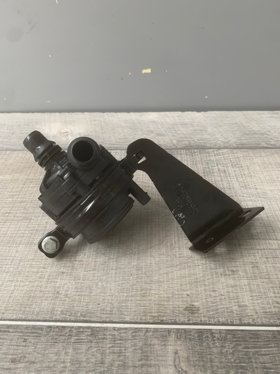 Nur 21tkm! - Original Mercedes Benz Sprinter W907 Zusatzwasserpumpe A0005006300