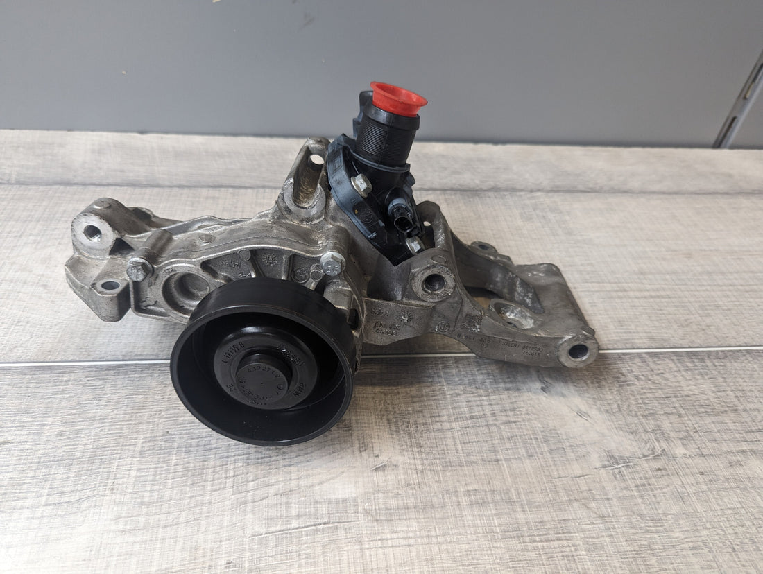 Original BMW Kühlmittel Wasserpumpe mit Halterung 8601366