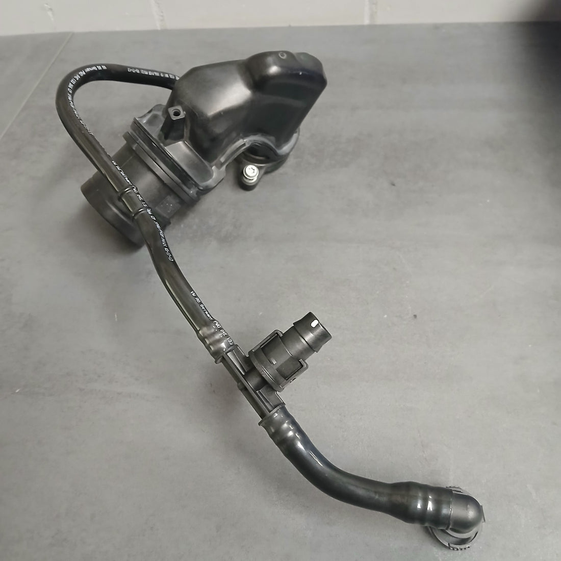 VW Audi Ansaugschlauch Ansaugrohr Luftführungsschlauch 04E129656AA / 04E133366CP