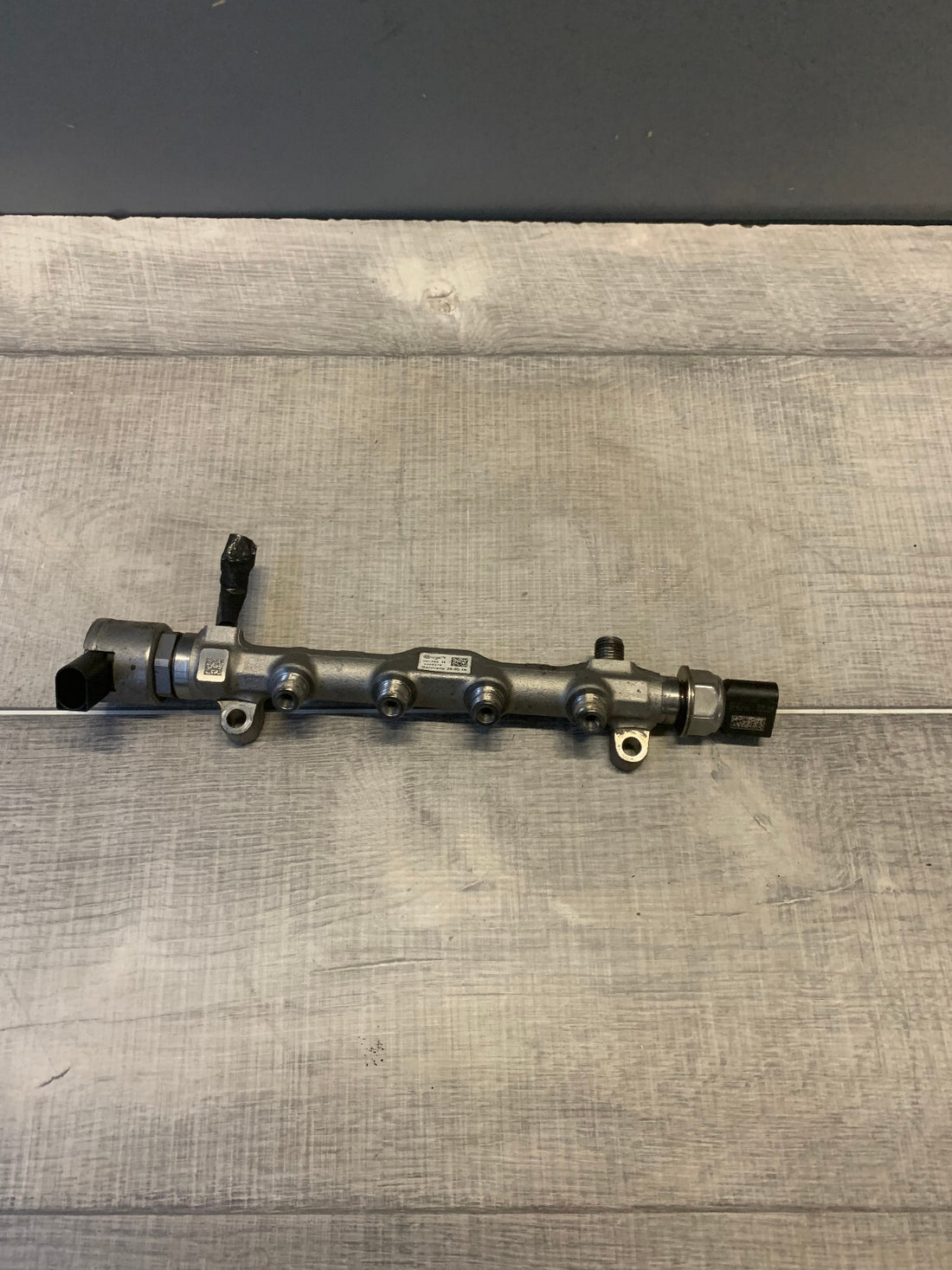 VW Audi Seat Skoda Caddy 2,0 TDI DFS Rail Rohr 04L089H 0358378