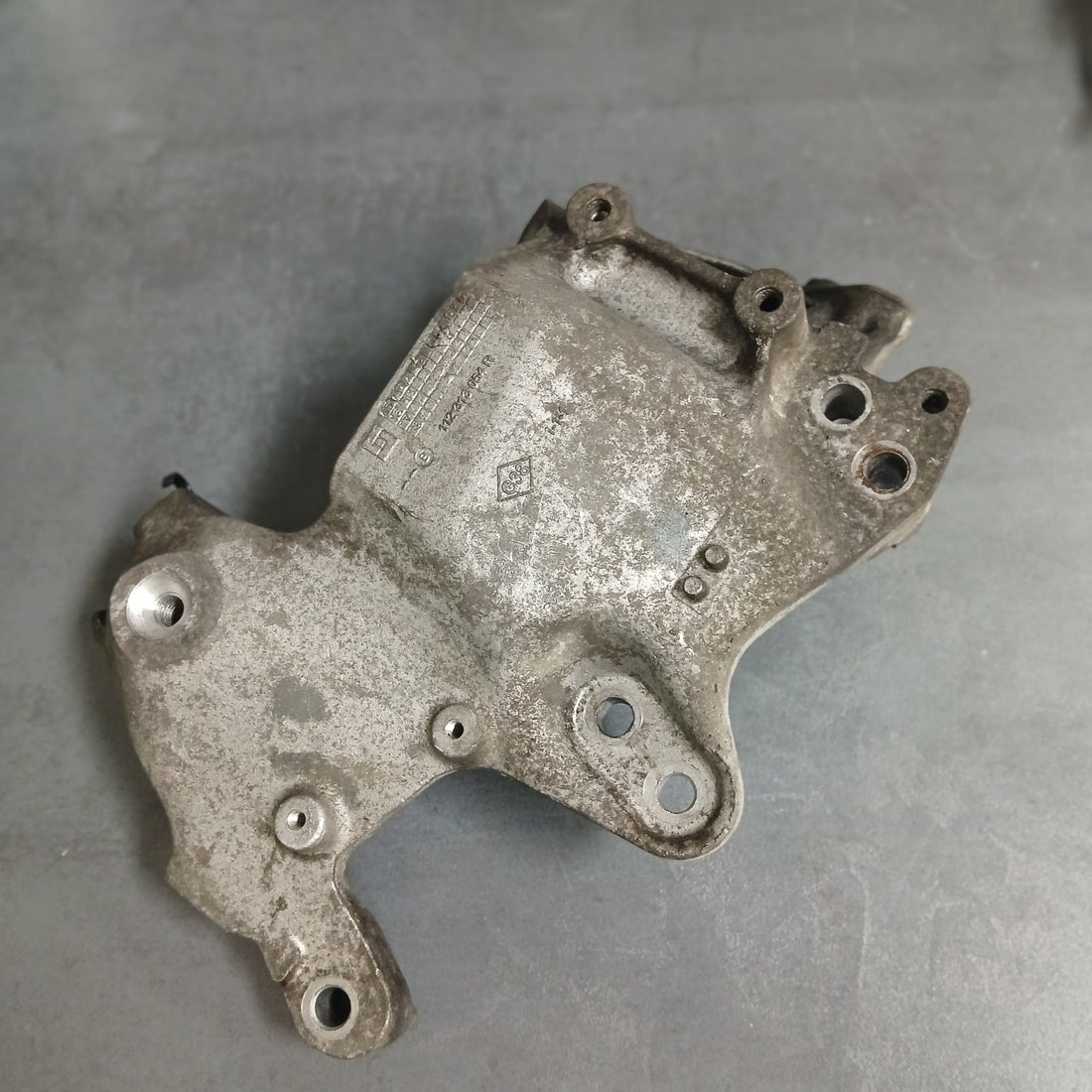 Original Motorhalter Halter rechts Renault 112313054R
