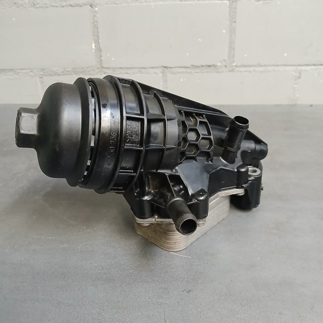 Mercedes W176 W246 W242 W117 X156 Ölfiltergehäuse Ölkühler A2701800610