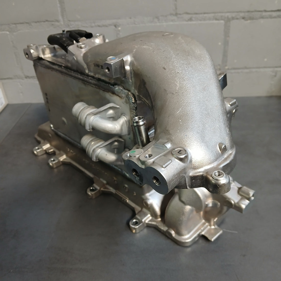 Original Saugrohr mit Ladeluftkühler für VW Golf 8 2.0 TDI 05L129711R