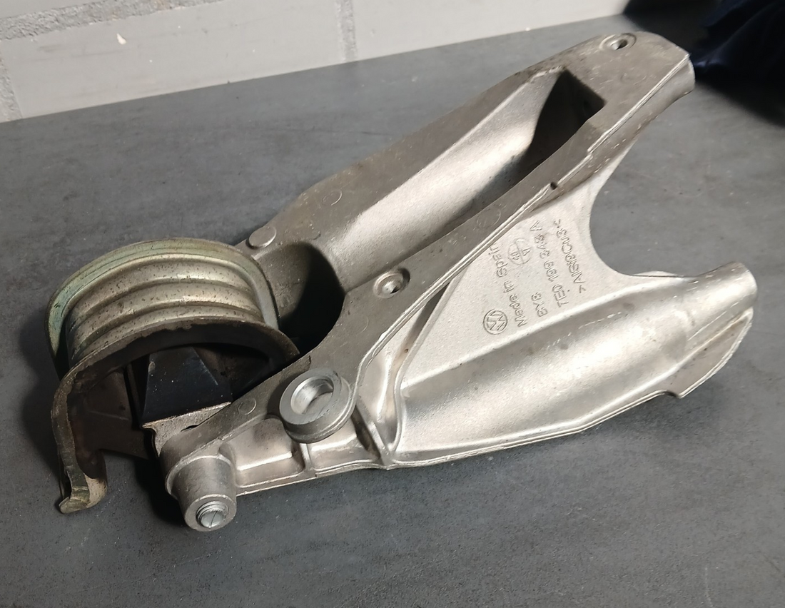 Motorhalter Volkswagen Transporter T6 Van 2.0 TSI 7E0199343A