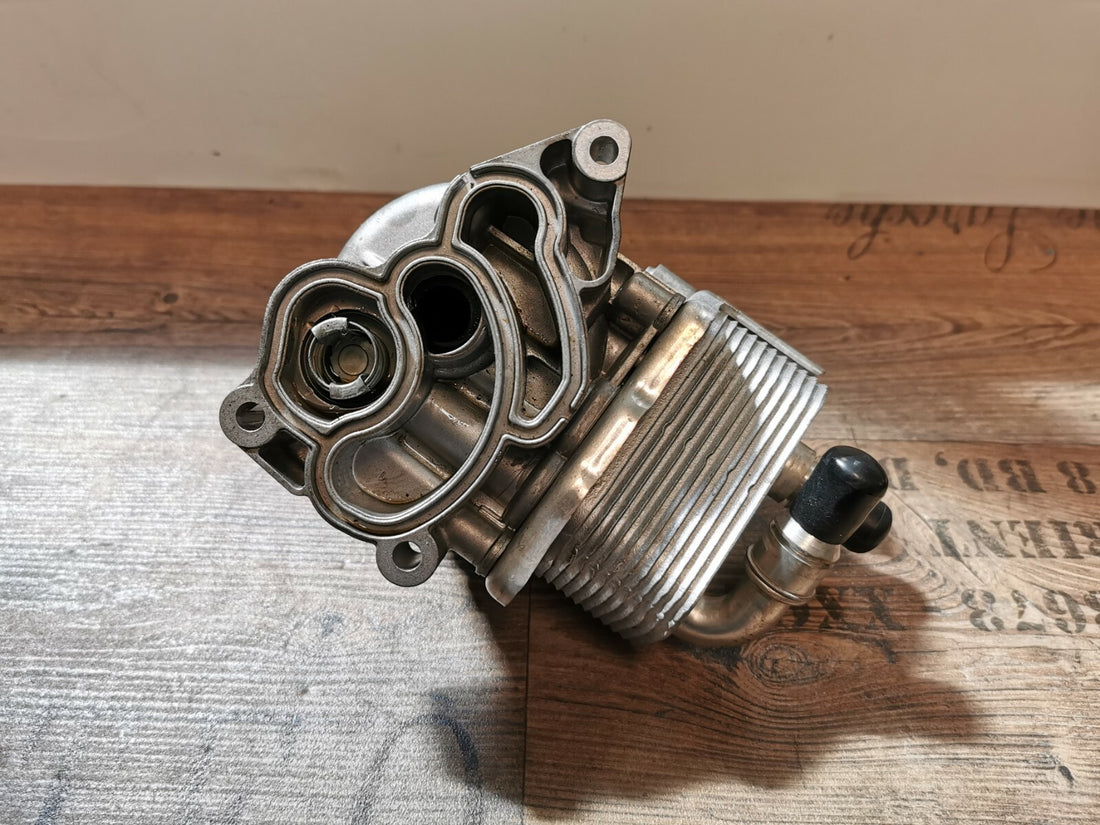 Original BMW E87 E81 E82 Ölfiltergehäuse Ölkühler B8316007