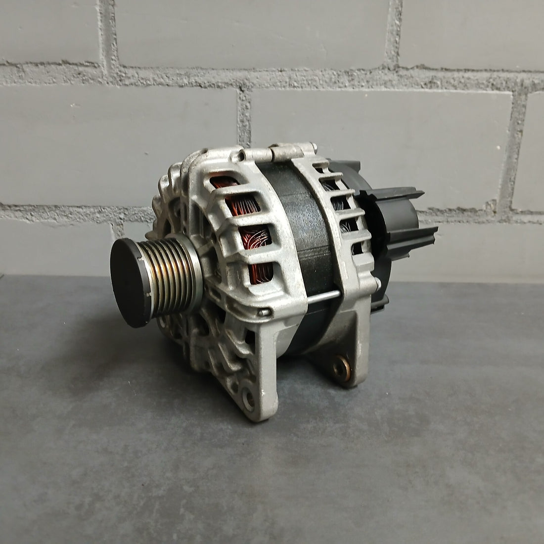 Lichtmaschine | Original Nissan Renault | 231004742R