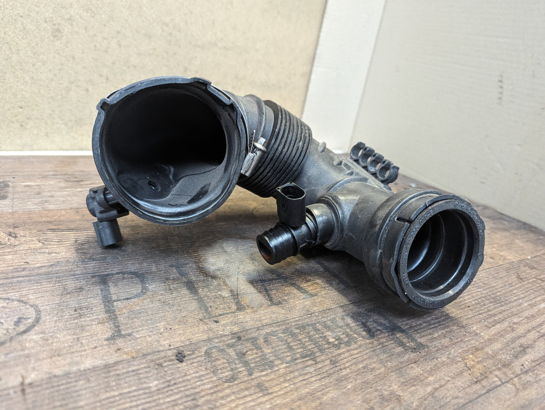 Mercedes Benz W204 Ladeluftroh A6510940797