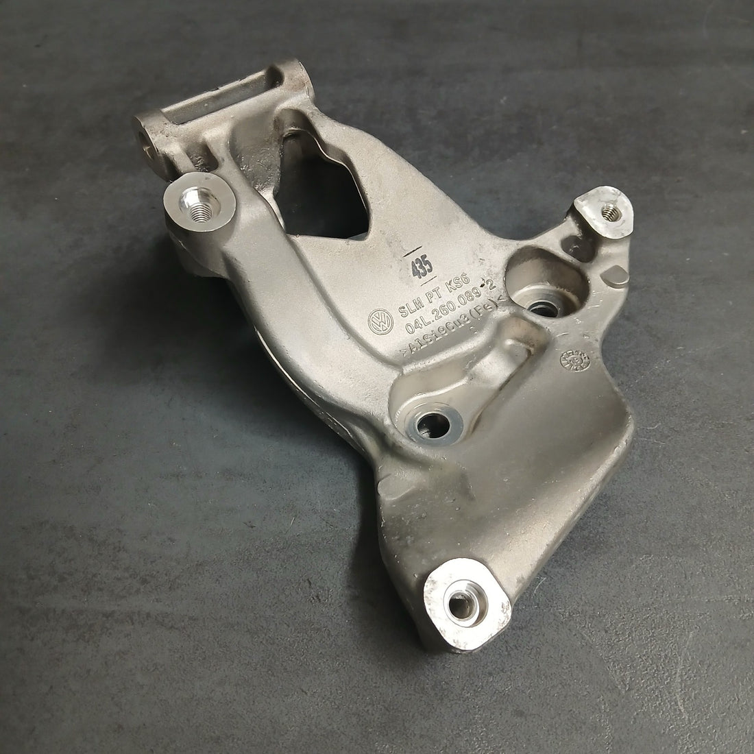 Original VW Crafter II MAN TGE 2.0 TDI Lichtmaschinenhalterung 04L260089