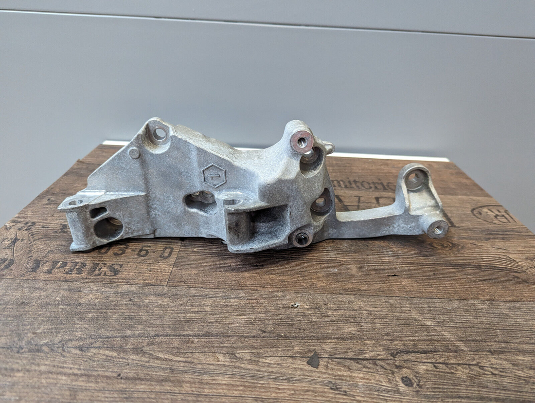 Lichtmaschinenhalter Peugeot 9809714680