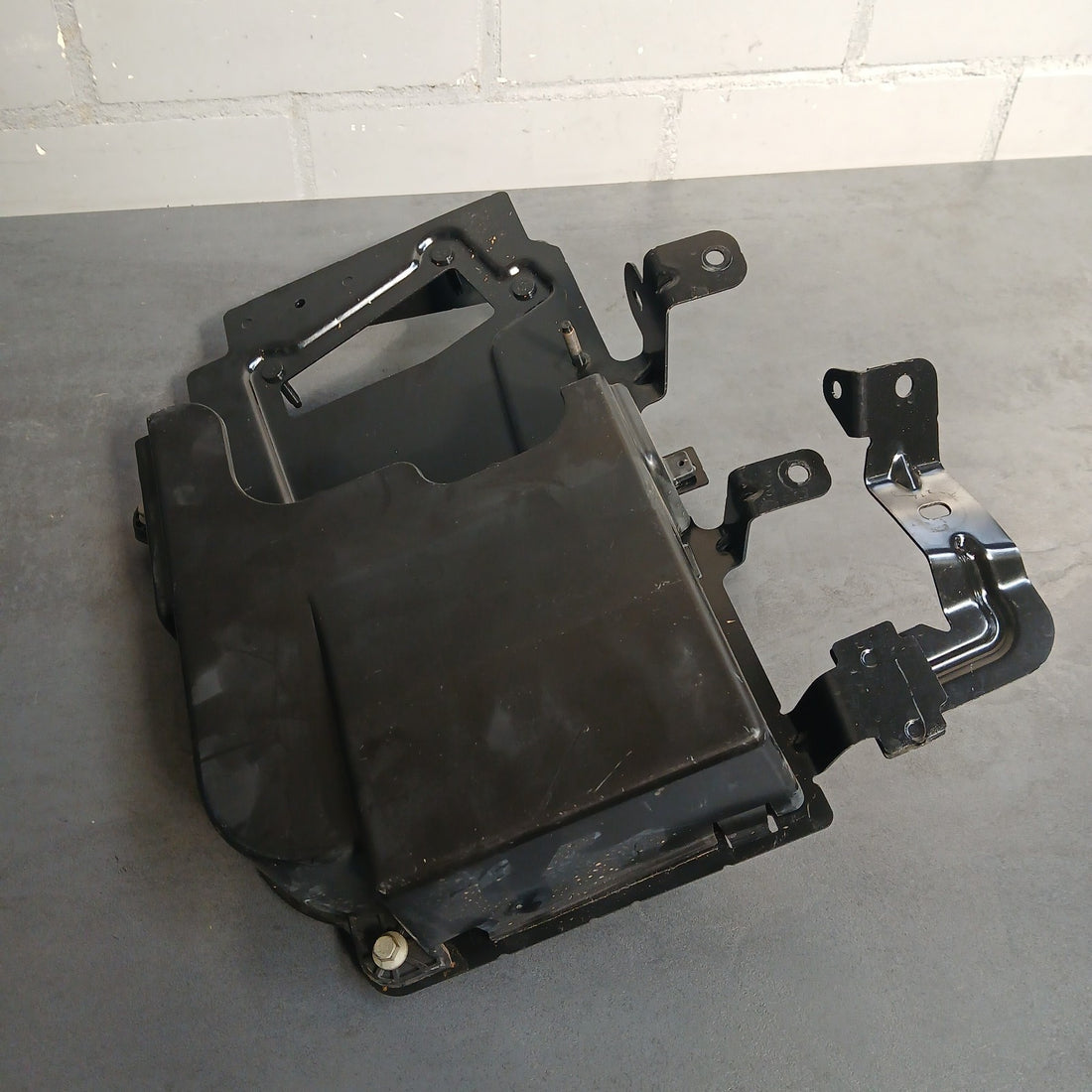 Original Ford Kuga III Halterung Gehäuseteil Motorsteuergerät LX6112A692AD