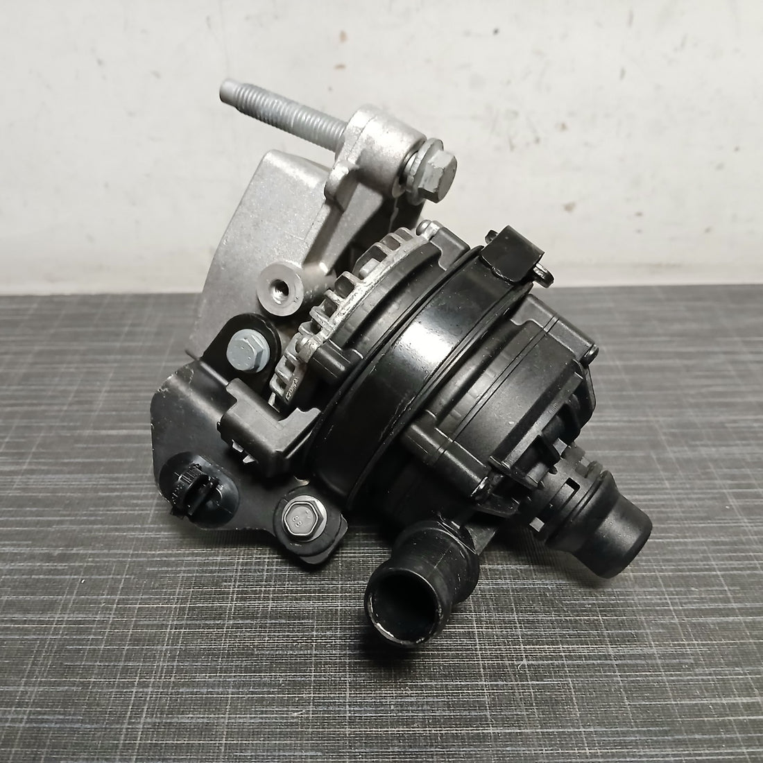BOSCH Zusatzwasserpumpe | Dacia Duster 2024 | 210104389R