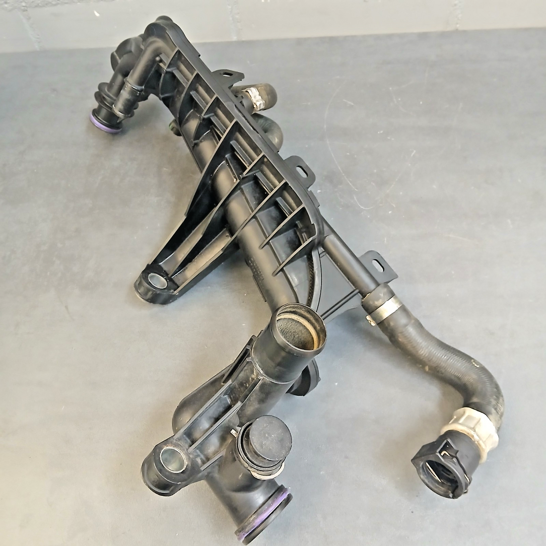 Ford Focus Kühlleitung Wasserschlauch Wasserpumpe Z12002921 9827621080