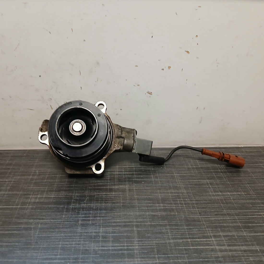 VW Tiguan 2.0 TDI DFG DFU Wasserpumpe 010157801KT 04L011L - 142.867 Km