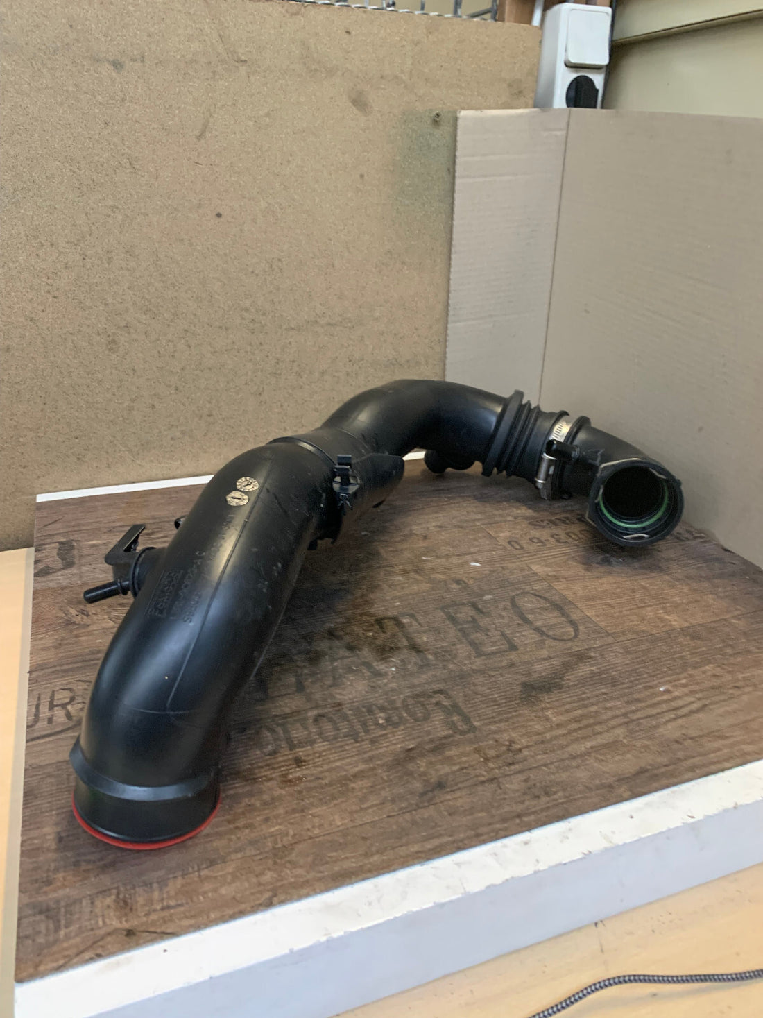Original Ford LUFTANSAUGROHRSCHLAUCH L1B19C623AC