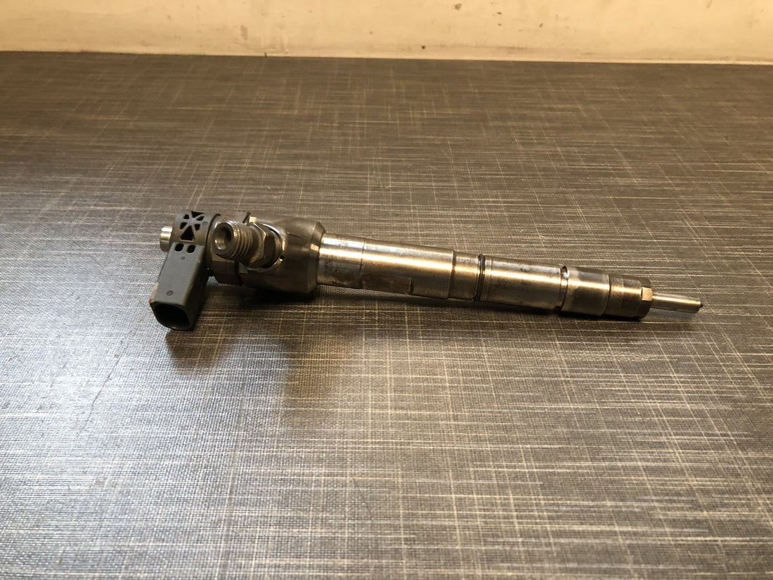 BOSCH Einspritzdüse VAG VW Audi Seat Skoda 1.6 2.0 TDI 04L130277AE 0445110471