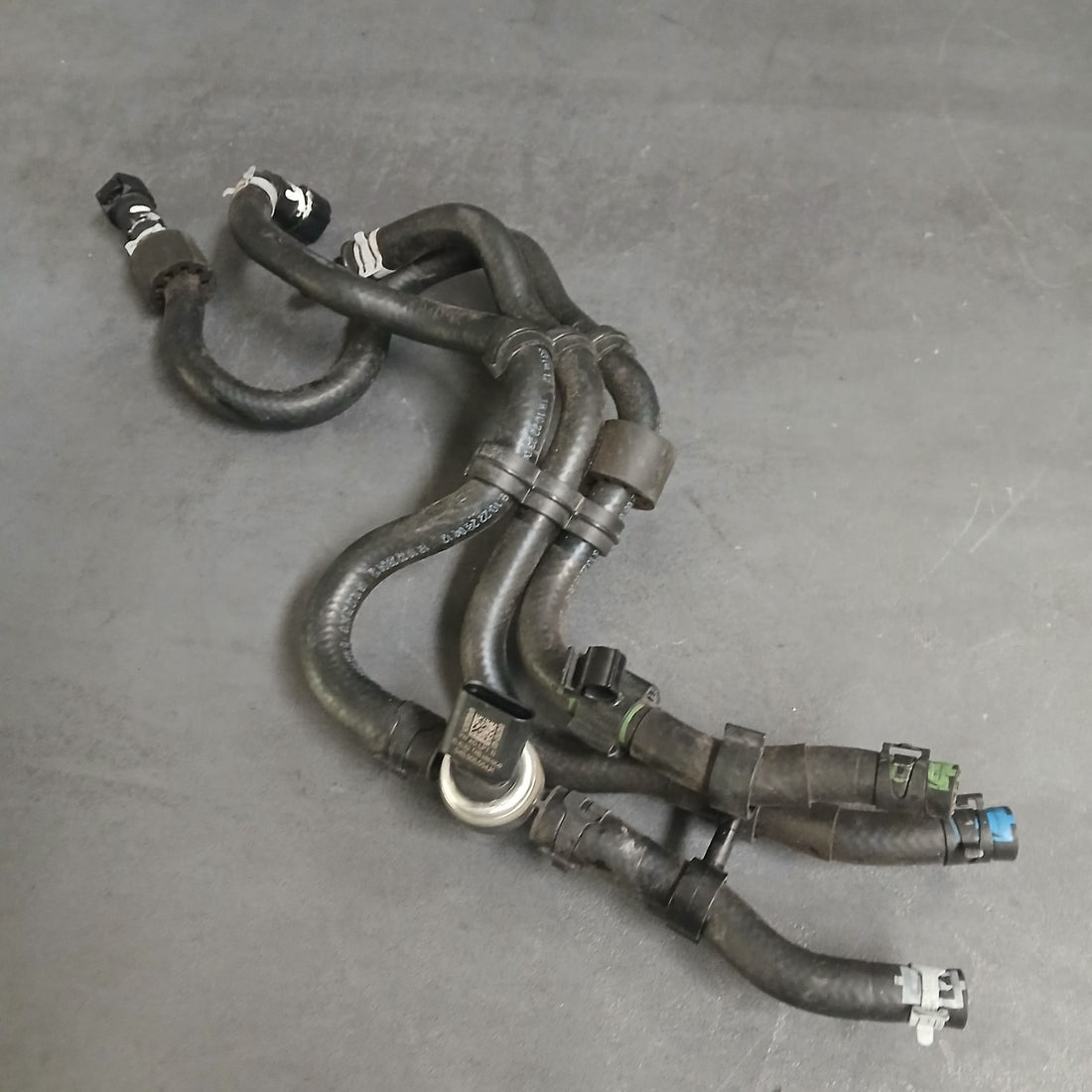 Original VW T6 Kraftstoffleitung mit Drucksensor 04B906054H