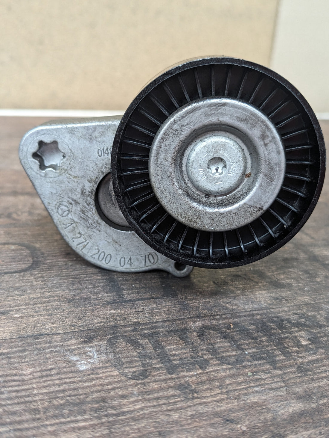 Mercedes Benz W204 Riemenspanner/ Spannrolle A2712000470
