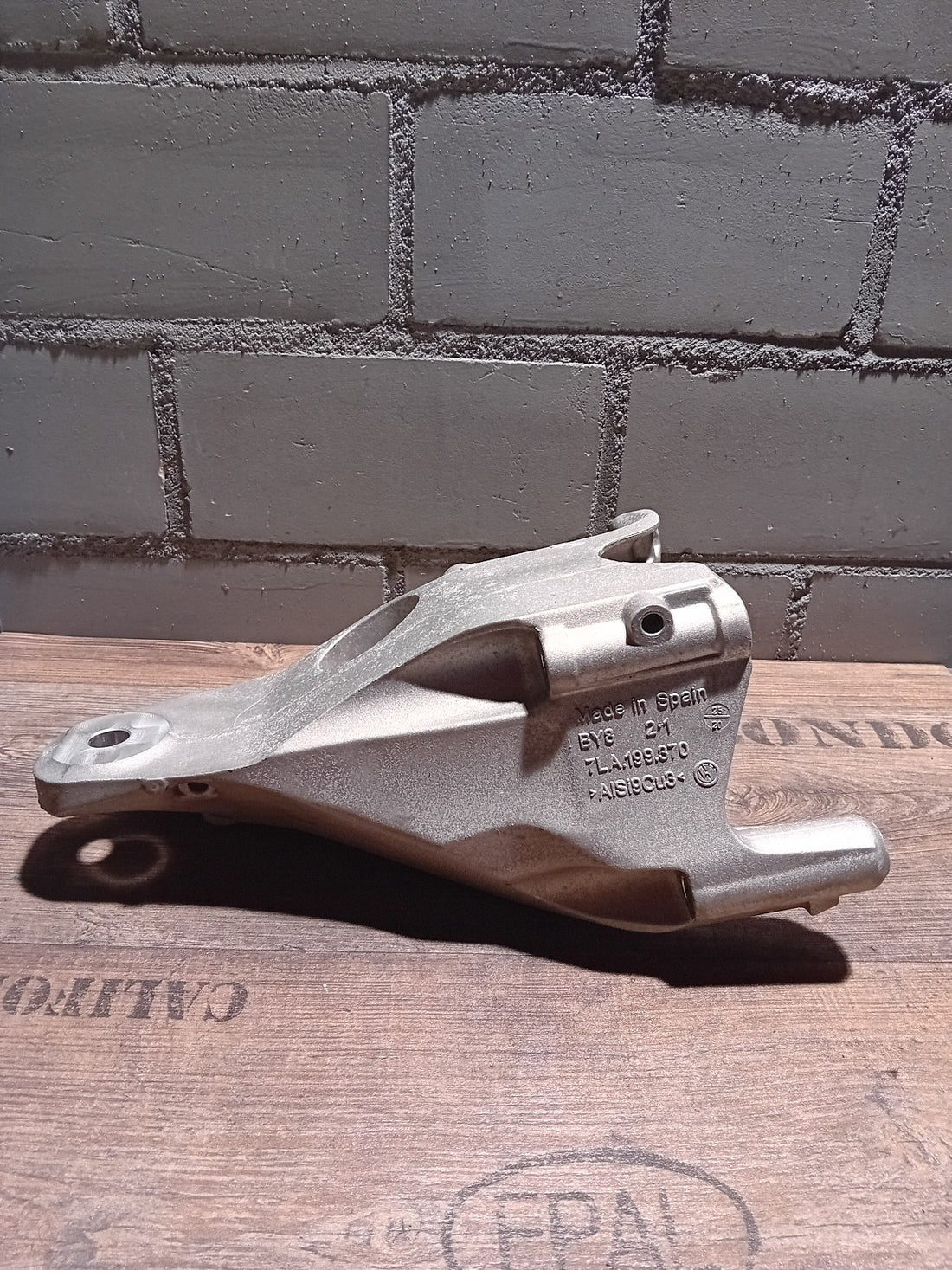 7LA199370 – Original VW Motorhalter / Motorlager-Halter T6 / Crafter