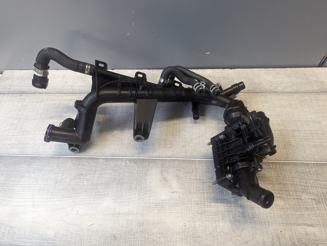 Ford Focus Kühlleitung+Thermostat Z12002921 9827621080 9818467880