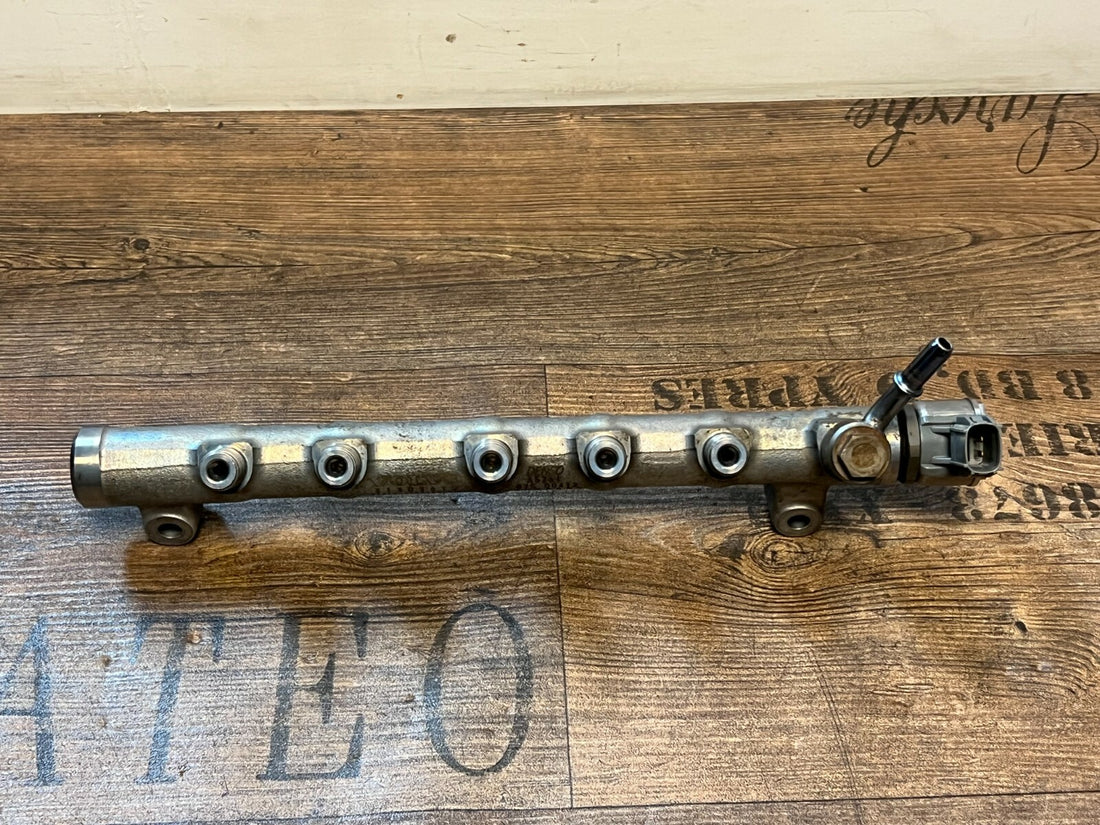 Original Volvo V60 2.0 D3 D4204T9 Rail-Rohr Verteilerrohr 31303612