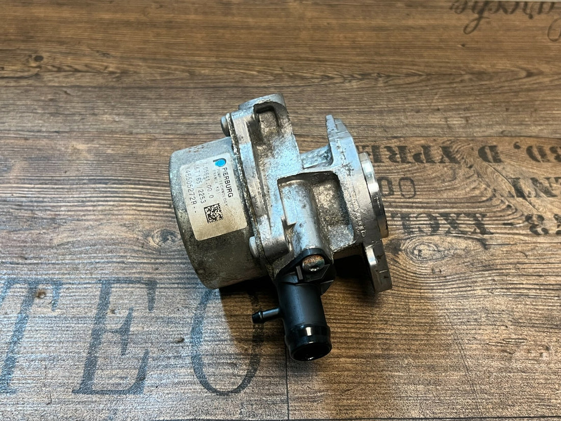 Mercedes Nissan Renault Dacia 1,5 DCI Vakuumpumpe Unterdruckpumpe 146505272R