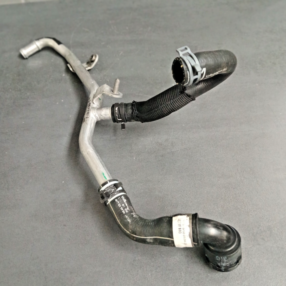 VW, Audi, Porsche originales Kühlmittelrohr (Wasserrohr) 4M0819927G