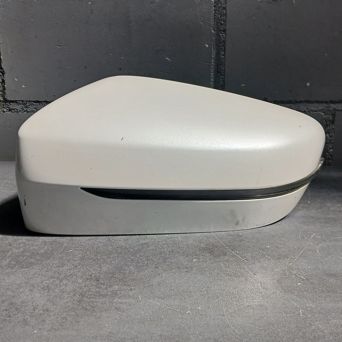 BMW i4 eDrive40 G26 BJ.2022 Spiegelkappe links 2241627102 Mineralweiß