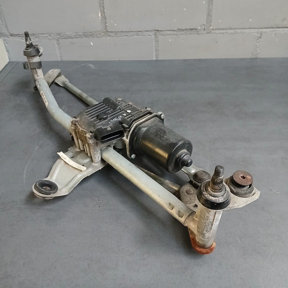 Original VW Passat 3C B7 10-14 Scheibenwischermotor mit Gestänge 3AB955023A