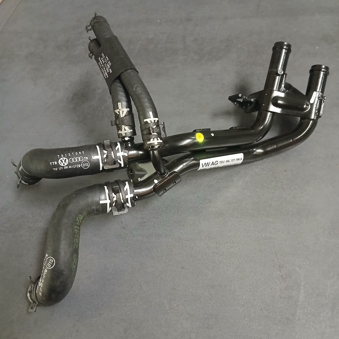 Original VW 2.0 TDI Kühlmittelrohr Kühlwasserrohr 04L121194A