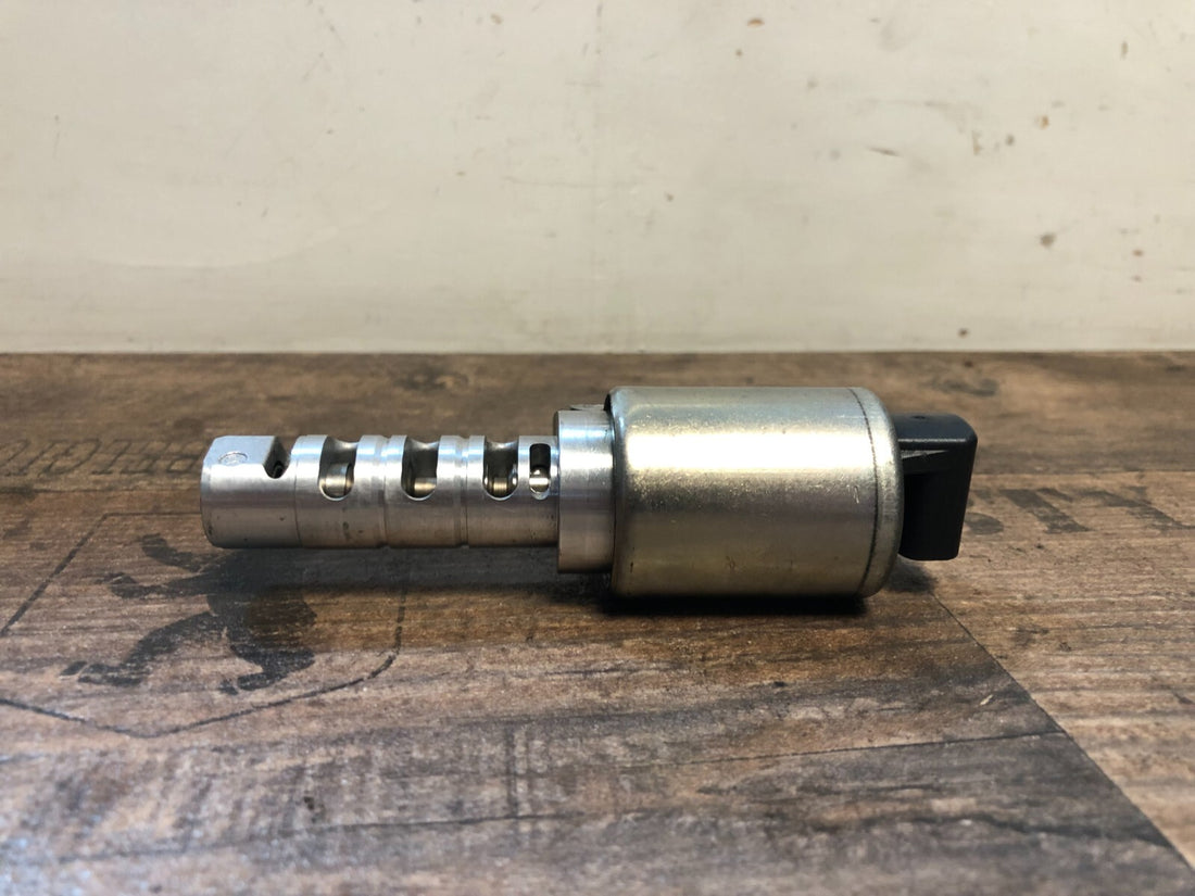 Original Renault Dacia Nissan Nockenwellenverstellung Steuerventil 237964624R