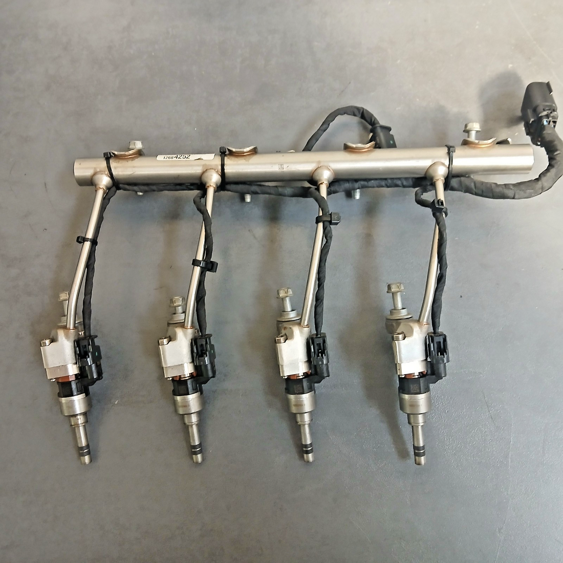 Original Opel Astra Kraftstoffverteiler 1.4 Turbo 12672583 2015-2018