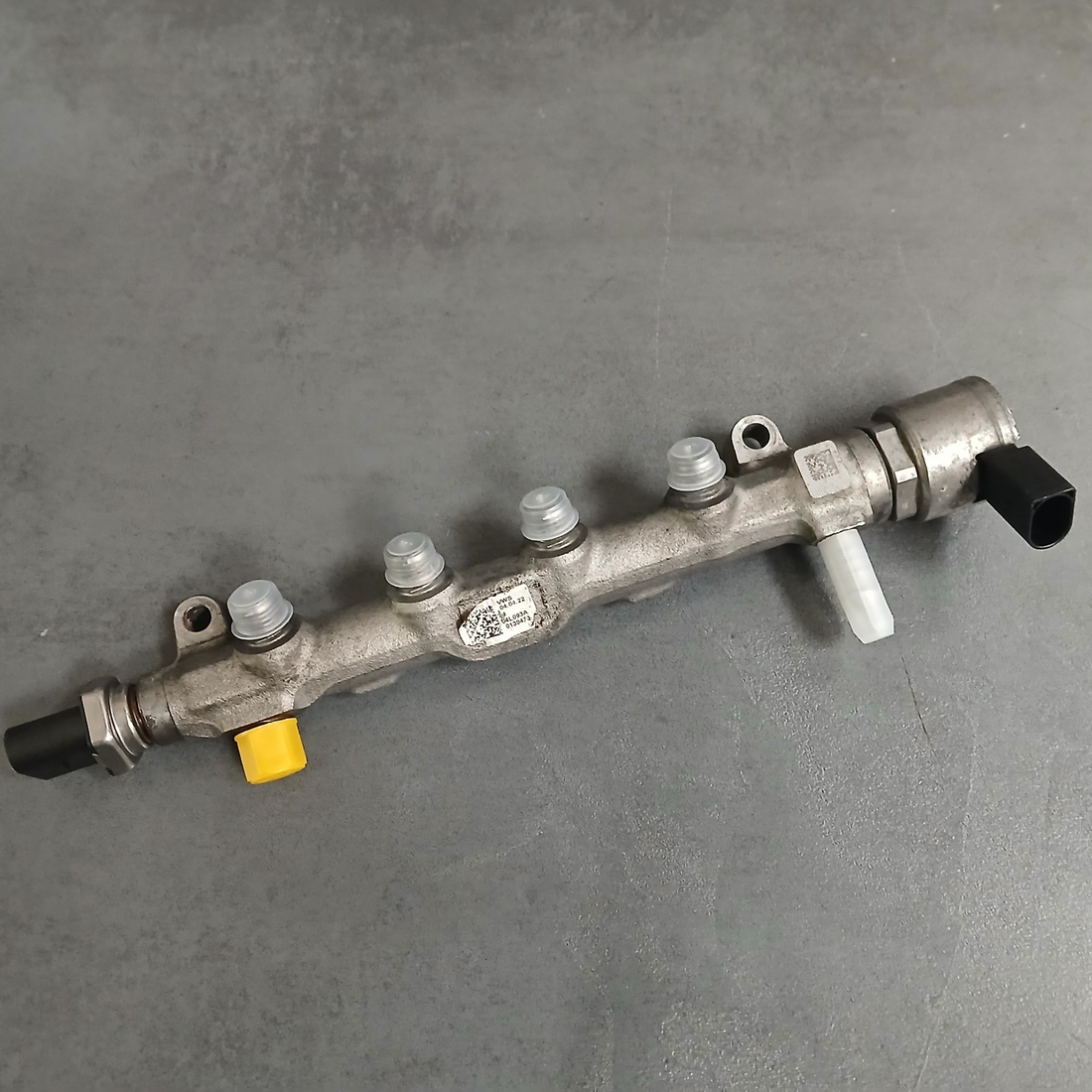 Kraftstoff Verteiler VW Common Rail Düsenstock 04L093A 04L130764B