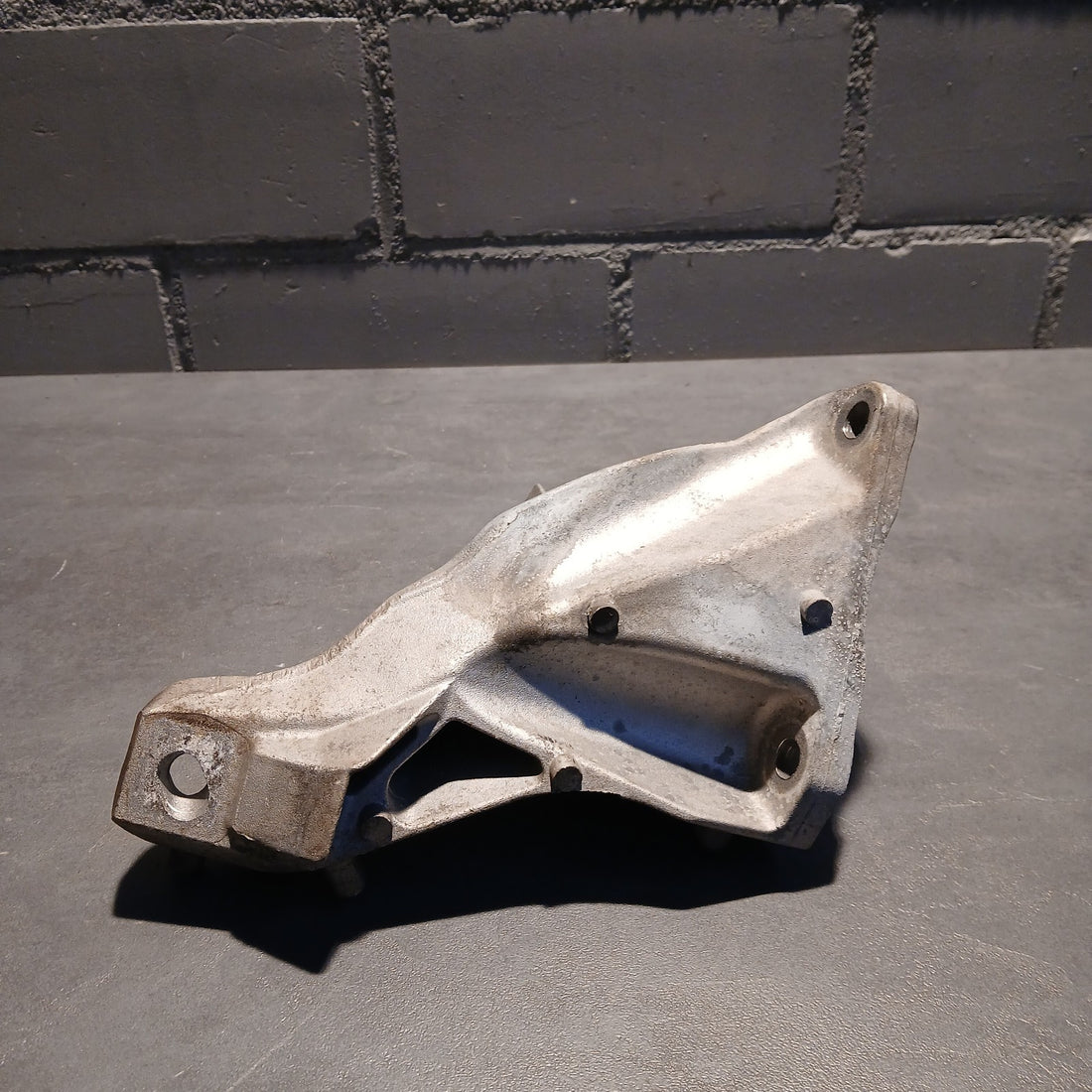 676457405 BMW Motorhalter – E90 E91 – Engine Mount Bracket – Originalteil