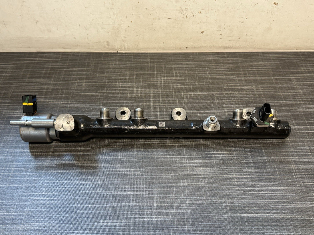 Opel Nissan Renault 2.3 DCI Verteilerrohr + Ventil 175211218R A2C97951300