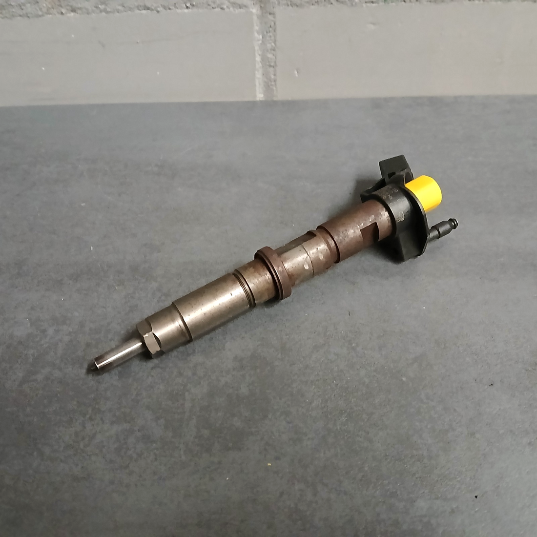 BOSCH Injektor VW Crafter 2.5 TDI 2006 - 2013 076130277